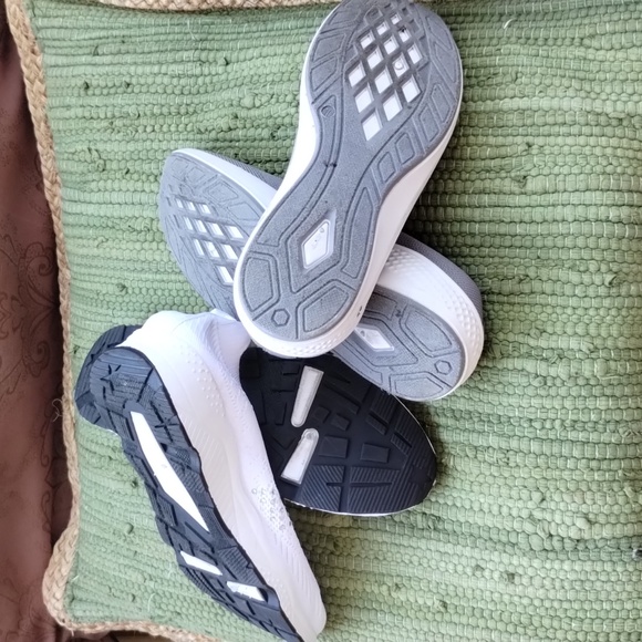 Two for 1 price white size 37 Morgan Taylor slip-ons gray Tommy Bahama 7 - Picture 4 of 6